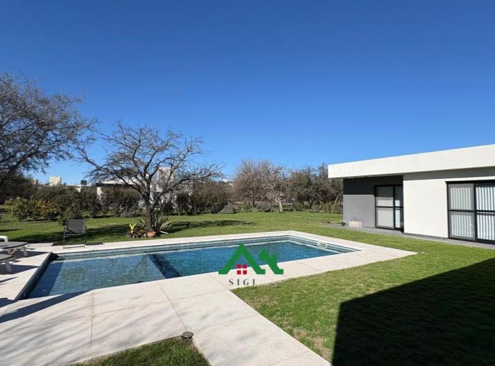 Casa · 310m² · 7 Ambientes