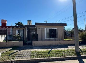 Casa · 97m² · 4 Ambientes · 1 Cochera · Venta Casa de 2 Dorm. en Esquina Marquez