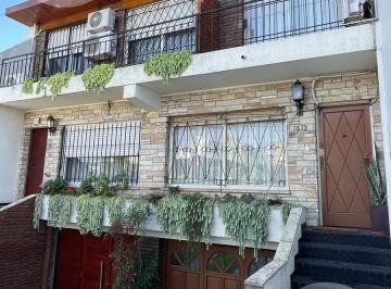 Casa · 160m² · 6 Ambientes · 1 Cochera · Casa en Martinez