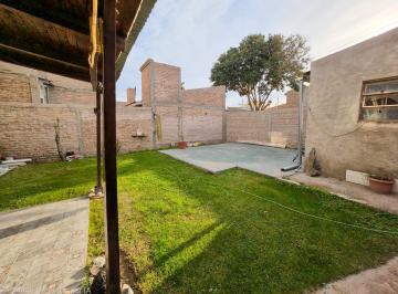 Casa · 166m² · 4 Ambientes · 1 Cochera · En Venta Casa 3 Dorm. | Cinco Saltos | Apta Crédito | Patio y Parrilla