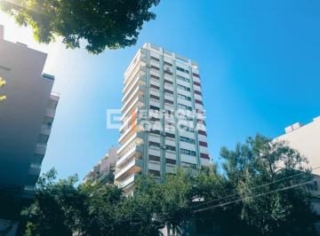 Departamento · 130m² · 4 Ambientes · 1 Cochera · Venta Piso 4 Amb C/depen Balcón Corrido Cochera Baulera
