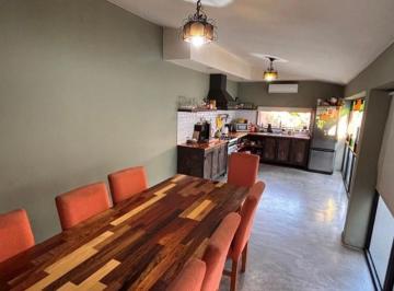 Casa · 220m² · 4 Ambientes · 1 Cochera · Casa 4 Ambientes C/ Pileta Quincho Cochera 408 m²