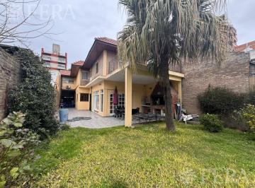 Casa · 250m² · 6 Ambientes · 1 Cochera · Venta Casa 6 Ambientes con Cochera y Piscina en Wilde