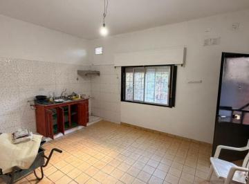 Casa de 3 ambientes, Berazategui · Casa en Alquiler - Gutierrez