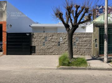 Casa · 66m² · 3 Ambientes · 2 Cocheras · Venta Casa 3 Ambientes Villa Sarmiento Cochera Apto Credito