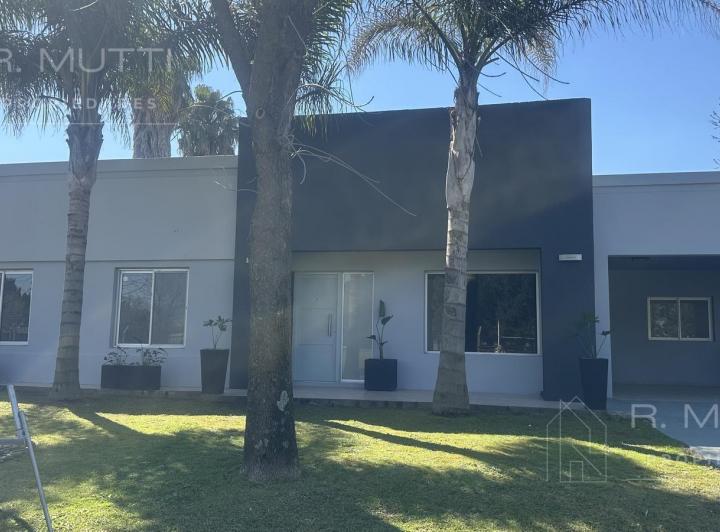 Casa · 180m² · 4 Ambientes · 1 Cochera
