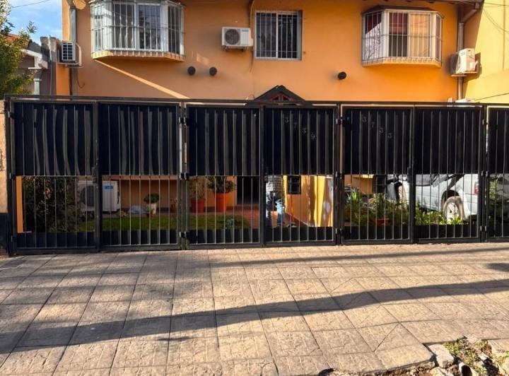 Casa · 1m² · 4 Ambientes · 1 Cochera