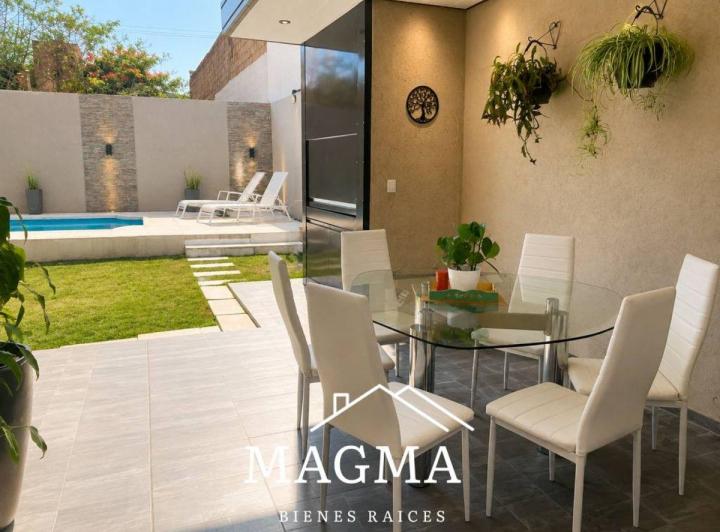 Casa · 210m² · 6 Ambientes · 1 Cochera