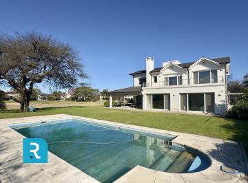 Casa · 592m² · 8 Ambientes · 3 Cocheras · Country Jockey Club - Casa de Categoria en Venta