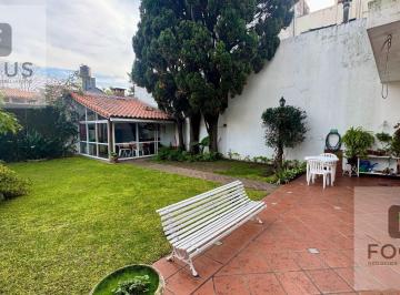 Casa · 298m² · 6 Ambientes · 1 Cochera · Venta Casa 6 Ambientes con Jardín en Florida - Apto Credito