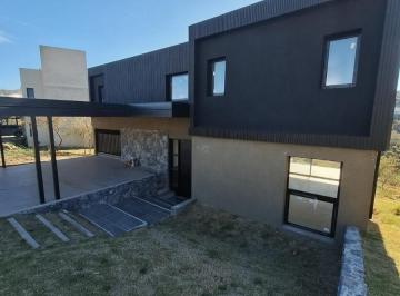 Casa · 1000m² · 3 Dormitorios · 2 Cocheras · Casa en La Deseada, a Estrenar La Mejor Vista en Terreno Plano Hacia Espacio Verde