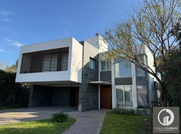 Casa · 309m² · 7 Ambientes · 2 Cocheras · Barrio Country Golf, Casa 3 Dorm., Pileta