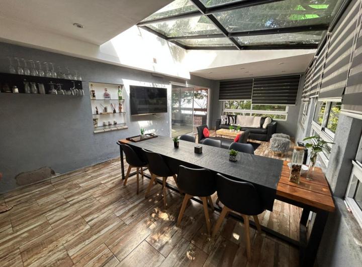 Casa · 225m² · 7 Ambientes · 1 Cochera