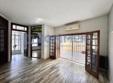 Casa · 167m² · 8 Ambientes · 1 Cochera · Casa 5 Ambientes en Venta en Lote Propio de 306 Mtrs, San Martín – Apta Credito Hipotecario