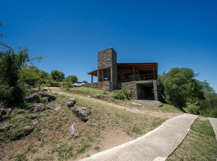 Casa · 250m² · 5 Ambientes · 4 Cocheras
