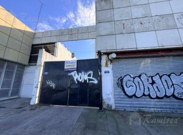 Bodega-Galpón · 200m² · 1 Cochera · Local Sobre Av Gaona en Moreno
