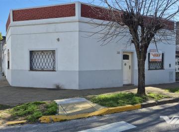 PH · 80m² · 3 Ambientes · 1 Cochera · En Venta PH 3 Amb. Independiente C/ Patio, Cochera y Terraza. - V. Martelli