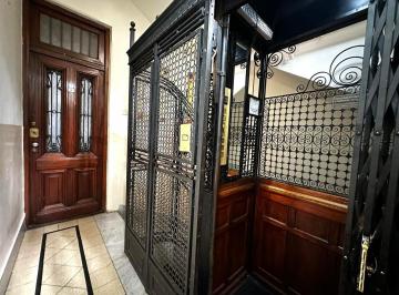 Oficina comercial · 88m² · 5 Ambientes · Alquiler Oficina / Consultorio de 5 Ambientes en Pleno Once - Muy Buena Ubicacion