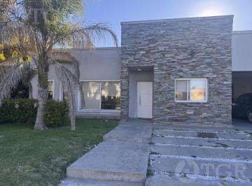 Casa · 800m² · 4 Ambientes · 2 Cocheras · Barrio Don Joaquin - Canning - Ezeiza