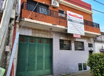PH · Venta Galpón + Dos Deptos. de Tres Ambientes en Block