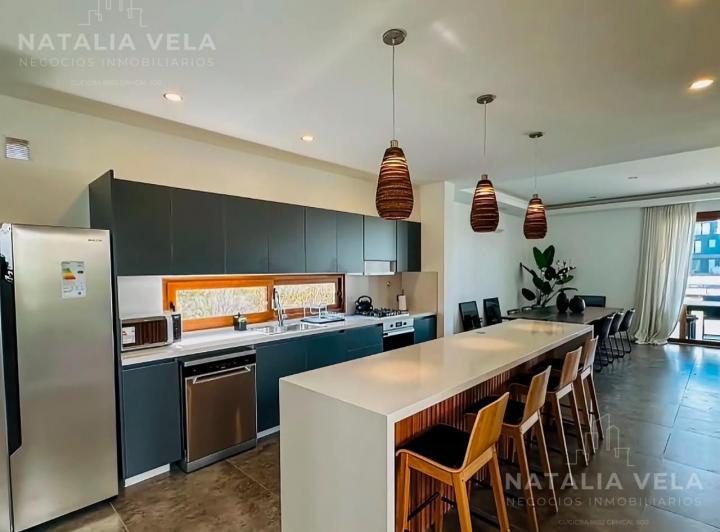 Casa · 322m² · 6 Ambientes · 3 Cocheras