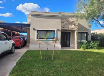 Casa · 151m² · 6 Ambientes · 1 Cochera · Casa Chalet en Venta en Santa Elena, Pilar del Este, Pilar