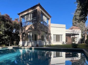 Casa · 240m² · 5 Ambientes · 2 Cocheras · Casa en Los Angeles Village