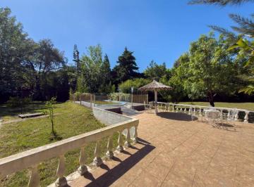 Quinta vacacional · 200m² · 3 Dormitorios · 5 Cocheras · Casa en Venta en Etcheverry
