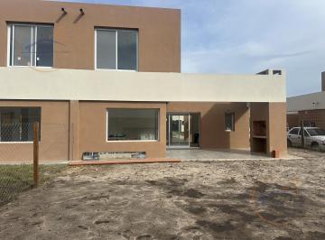 Casa · 93m² · 5 Ambientes · Casa en Venta en Casas de Santa Maria, Villanueva, Dique Lujan, Tigre