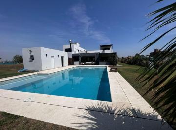 Casa de 7 ambientes, Esteban Echeverría · Casa de 580 m² con 5 Dorm. en Venta en La Magdalena