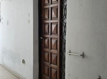 Casa en Alquiler de 3 ambientes Centro · Alquiler Casa en PH.