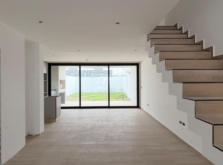 Casa · 155m² · 3 Ambientes · 2 Cocheras