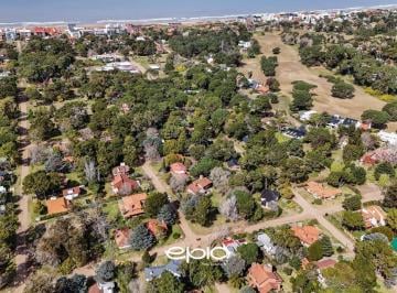 Casa · 202m² · 5 Ambientes · 1 Cochera · Casa 5 Ambientes a La Venta Pinamar Golf Viejo