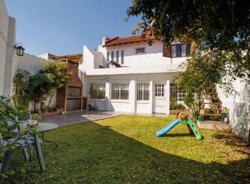 rs:kd7r479ofd4fv4lxbg8vad43 · Venta Casa en Munro con Jardin Permuta