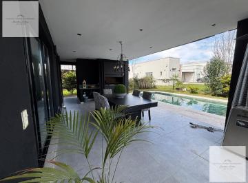 Casa · 260m² · 5 Ambientes · 2 Cocheras · Casa en Lagoon Pilar
