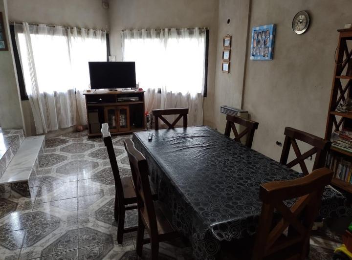Casa · 250m² · 10 Ambientes · 2 Cocheras