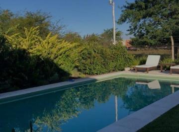 Casa · 189m² · 6 Ambientes · 1 Cochera · Casa en Los Arces