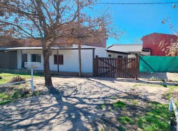Frente · Hermosa Casa 3 Dorm. con Pileta en Pueblo Esther