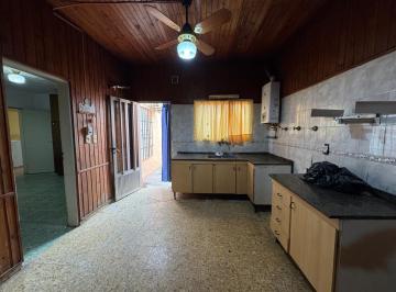 Casa · 1m² · 5 Ambientes · Alquiler: 2 Dorm. - Corrientes 1056, San Lorenzo