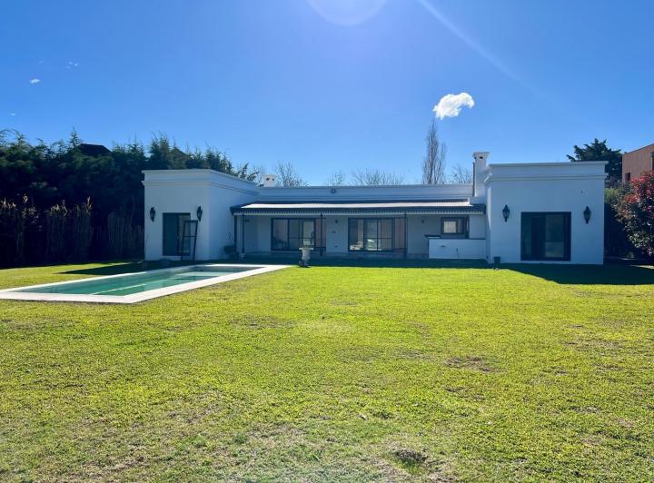 Casa en alquiler en Altamira · 5 ambientes