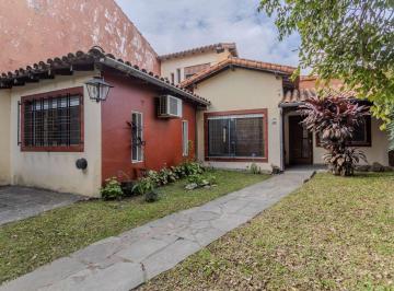 Casa · 126m² · 4 Ambientes · 2 Cocheras · Venta Casa 4 Ambientes Amplio Lote en Villa Bosch