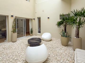 Patio privado · PH de Diseño en Bajo Belgrano · 3 Dorm. · Patio · Totalmente Amoblado