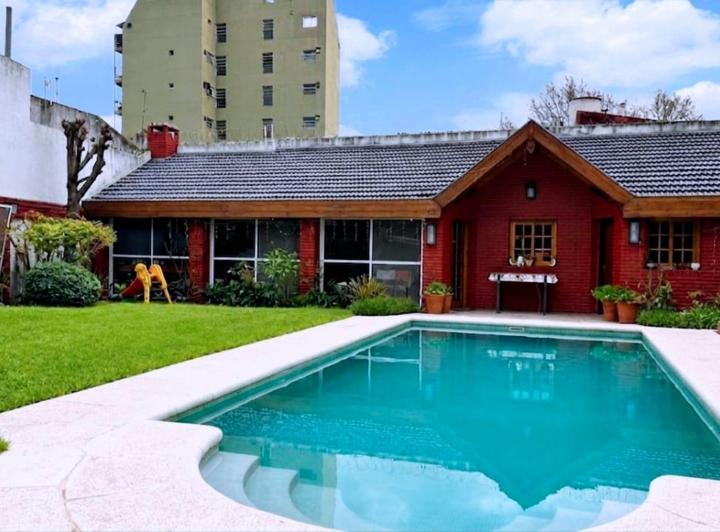 Casa · 220m² · 4 Ambientes · 1 Cochera
