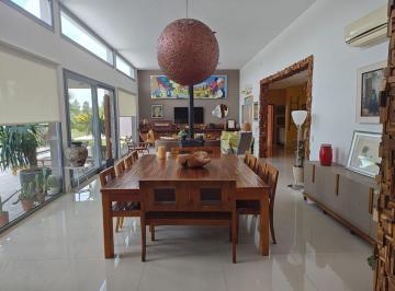 Casa · 457m² · 8 Ambientes · 3 Cocheras · Lujosa E Imponente Casa en Fincas de San Vicente