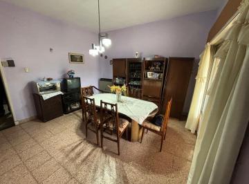 Casa · 149m² · 4 Ambientes · 1 Cochera · Casa 3 Amb Quincho/garage Venta Hurlingham Crédito