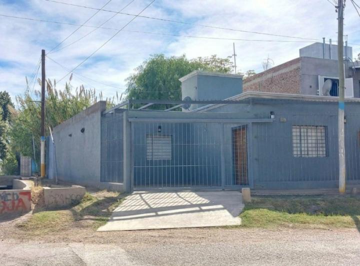 Casa · 95m² · 4 Ambientes · 2 Cocheras