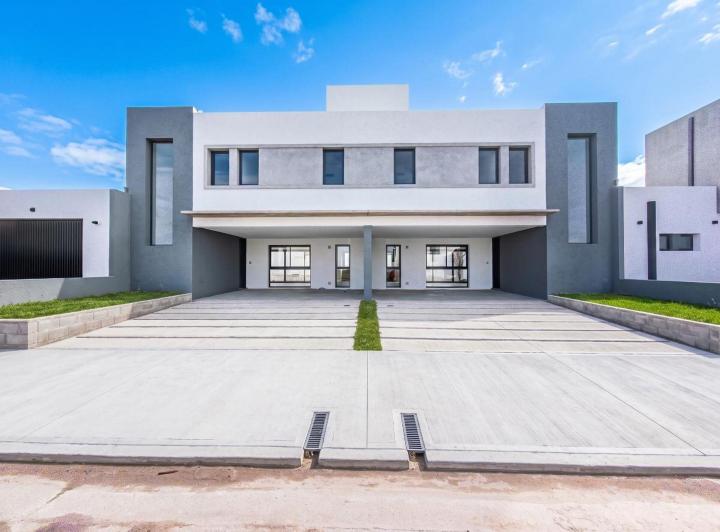 Casa · 157m² · 4 Ambientes · 2 Cocheras