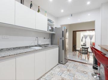Departamento · 78m² · 3 Ambientes · Vta Dpto 3 Amb C/patio Totalmente Renovado Flores
