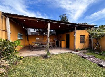 Casa · 212m² · 5 Ambientes · 3 Cocheras · Venta Casa 5 Amb Parque - Moron - Apto Credito!