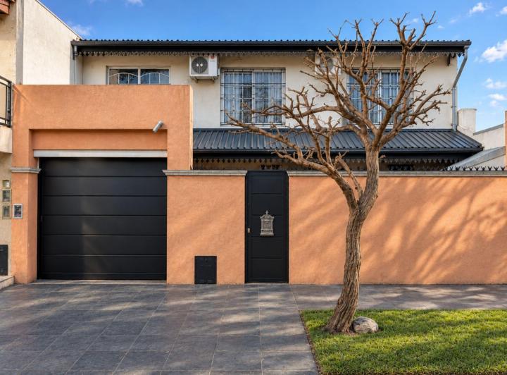 Casa · 255m² · 4 Ambientes · 1 Cochera